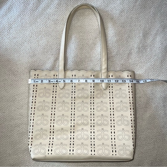 Arbonne off white faux leather tote - Picture 3 of 9